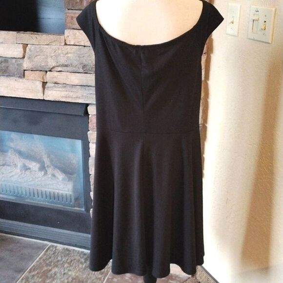 NWT Soprano On/Off Shoulder LBD - Picture 5 of 10